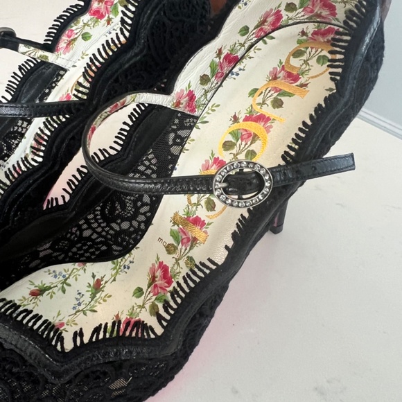 BEAUTIFUL LBN- Gucci Virginia Lace Scallop Edge Black Pumps Mary Jane Black Lace - Picture 4 of 5